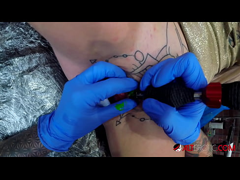 ❤️ Fìor tattooed hottie Sully Savage fhuair tattoo air a clitoris ☑  Porn dachaigh  aig gd.niceporn.ru