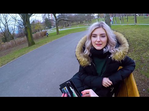 ❤️ Swallows hot cum coigreach airson airgead - blowjob anns a 'phàirc le Eva Elfie ☑  Porn dachaigh  aig gd.niceporn.ru
